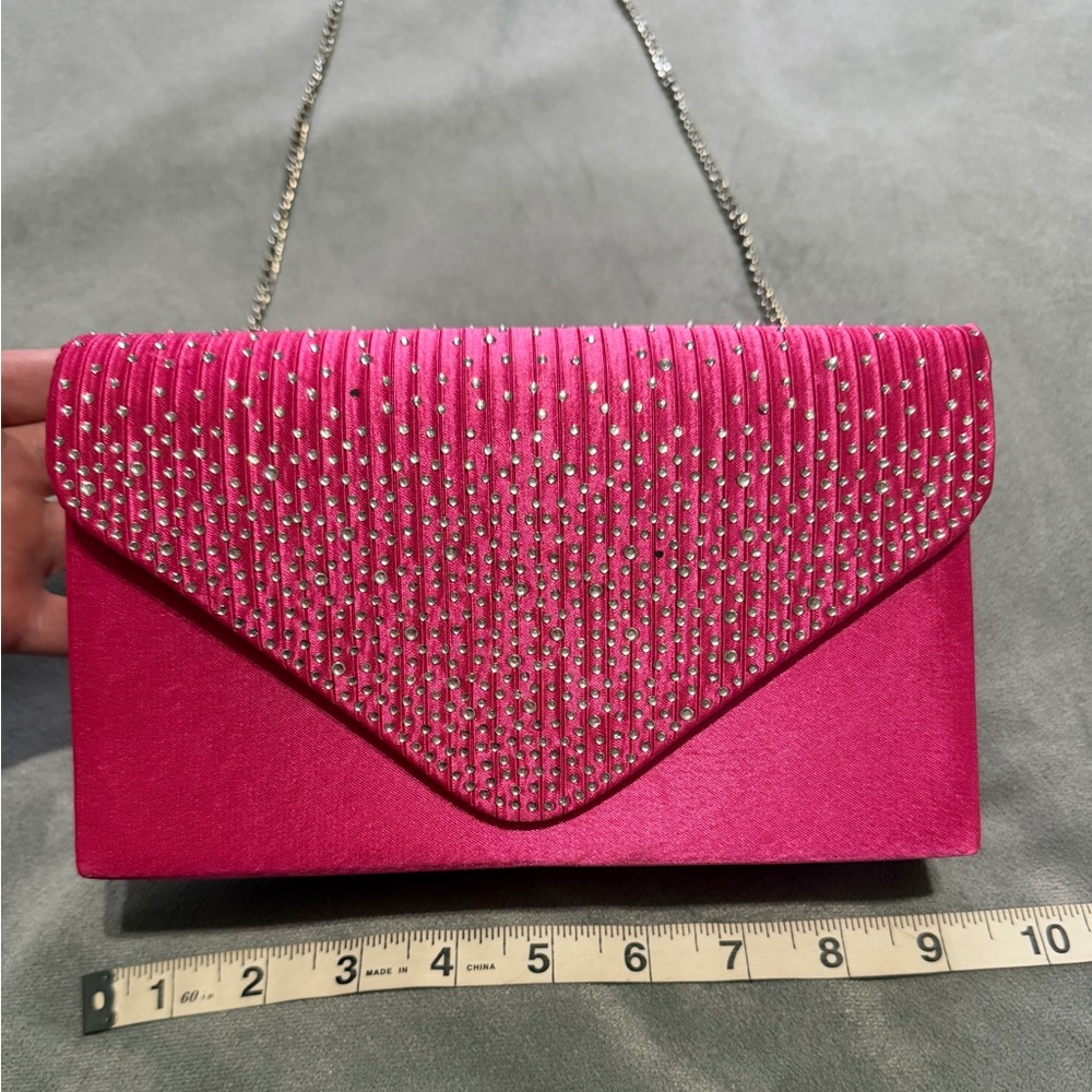 NWOT Elegant Pink Crossbody with Rhinestone Detailing Perfect Magnetic Closure!